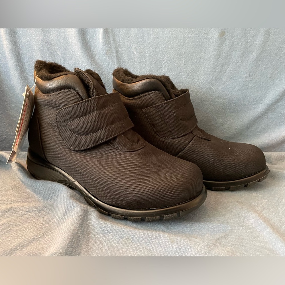 NWT Women's Clinic Extra Olivia Black Boot, Size 8.5 WW
